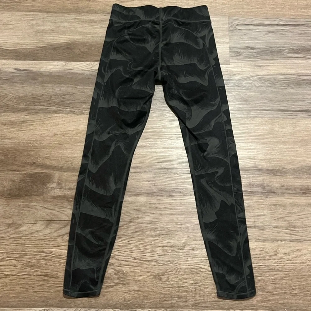 Under Armour Workout Leggings w/yellow Stripe